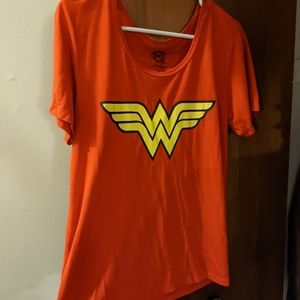 DC branded Wonder Woman Shirt w Cape! XL